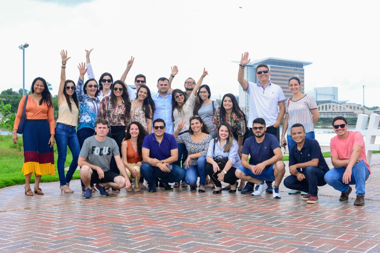 Alunos bolsistas da especialização comemoram encerramento de aulas, em Sobral